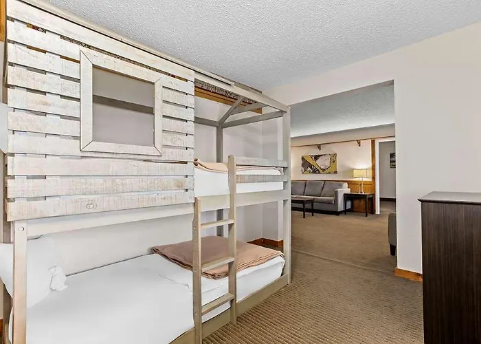 Hotel Western Downtown *